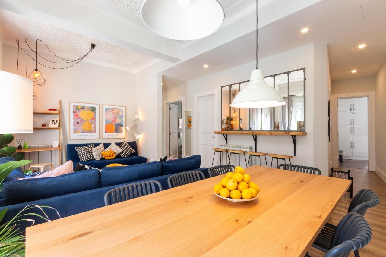 Holiday home Bright Center, 10m From Subway, 6 Rooms, Up To 20 Ppl