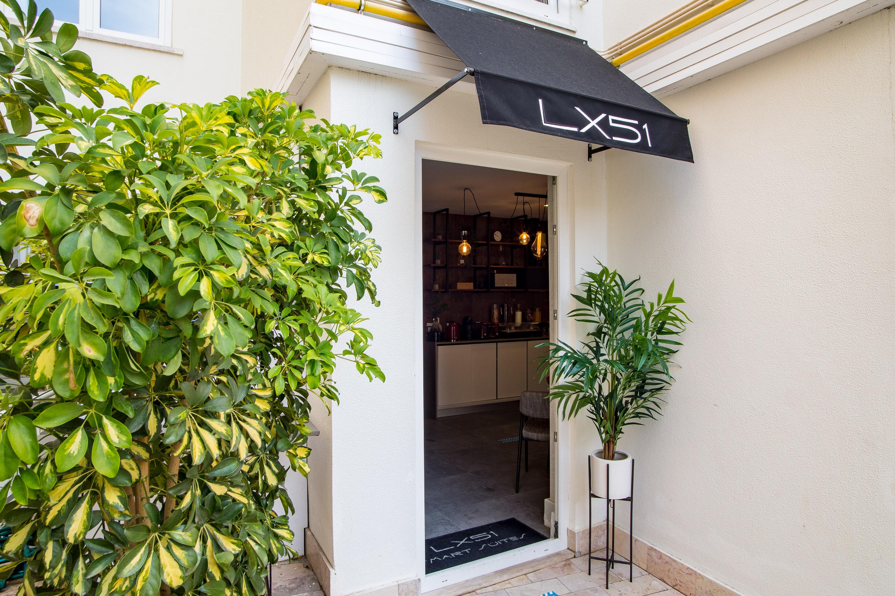 Lx51 & By Iin - Center