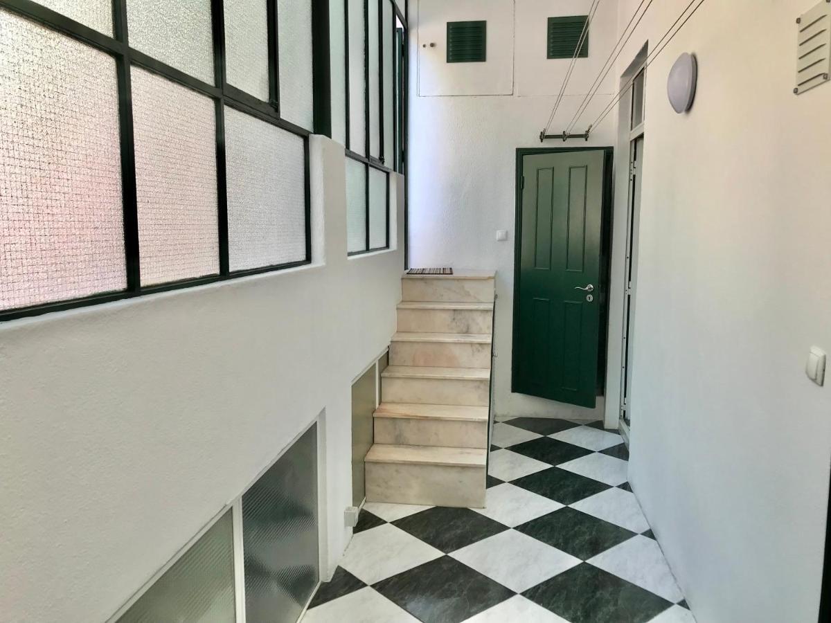 Homestay Sublime Yellow Bedroom Lisbon