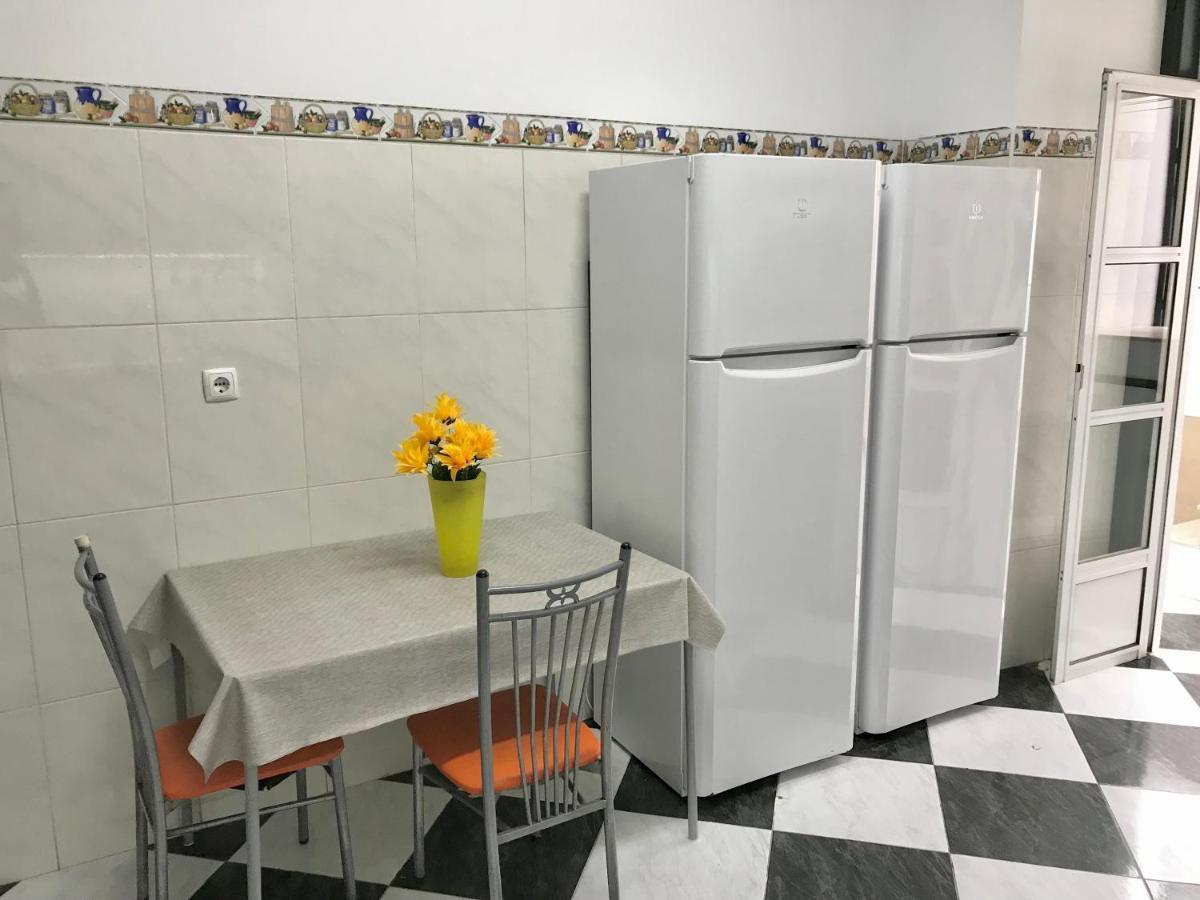 Sublime Yellow Bedroom Homestay Lisbon