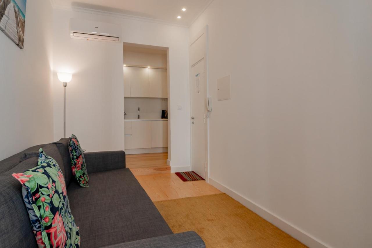 Charming Santos W/ Patio By Lovelystay Lisbon