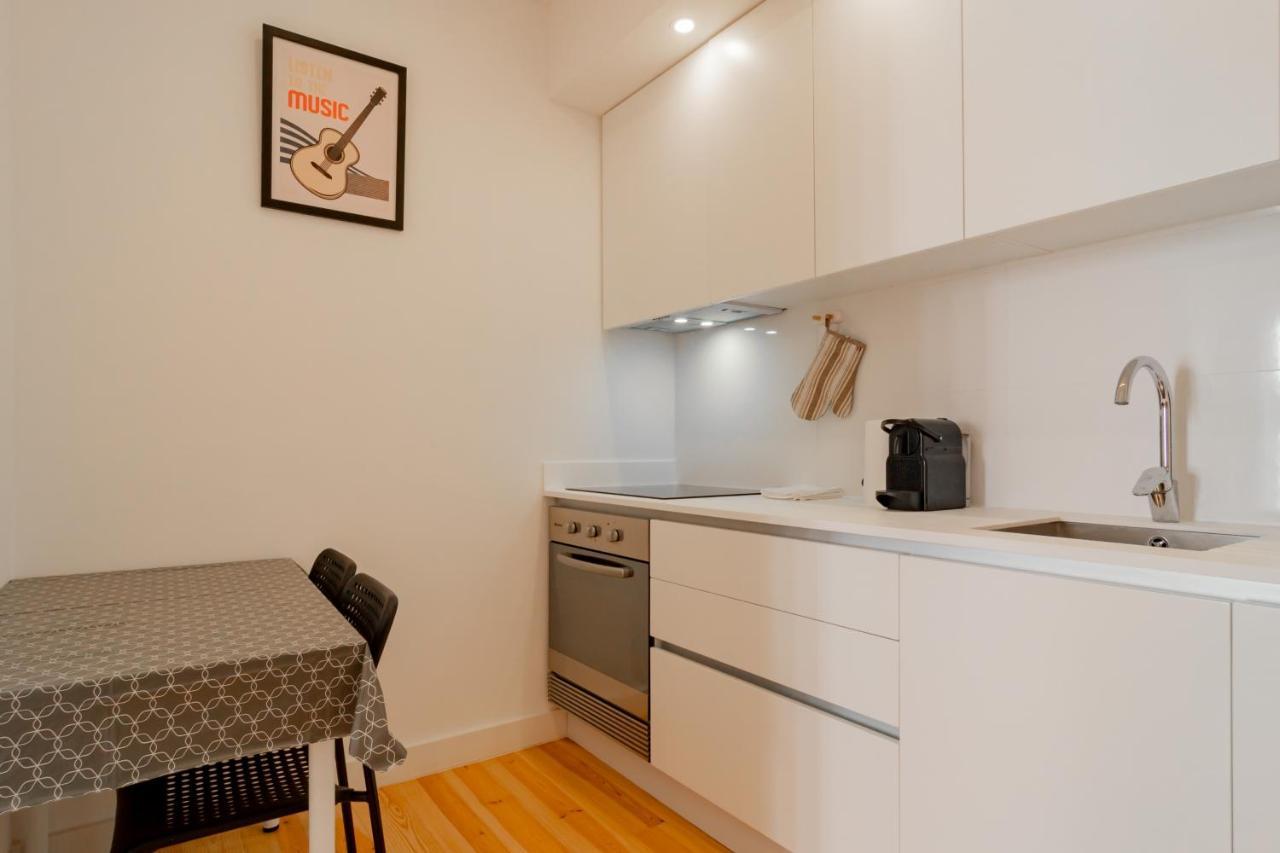 Charming Santos W/ Patio By Lovelystay Apartment Lisbon