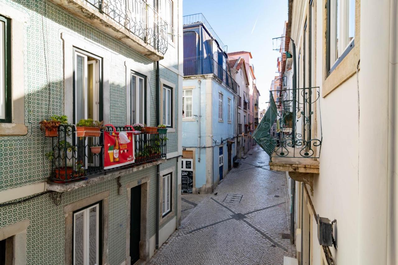 Charming Santos W/ Patio By Lovelystay * Lisbon