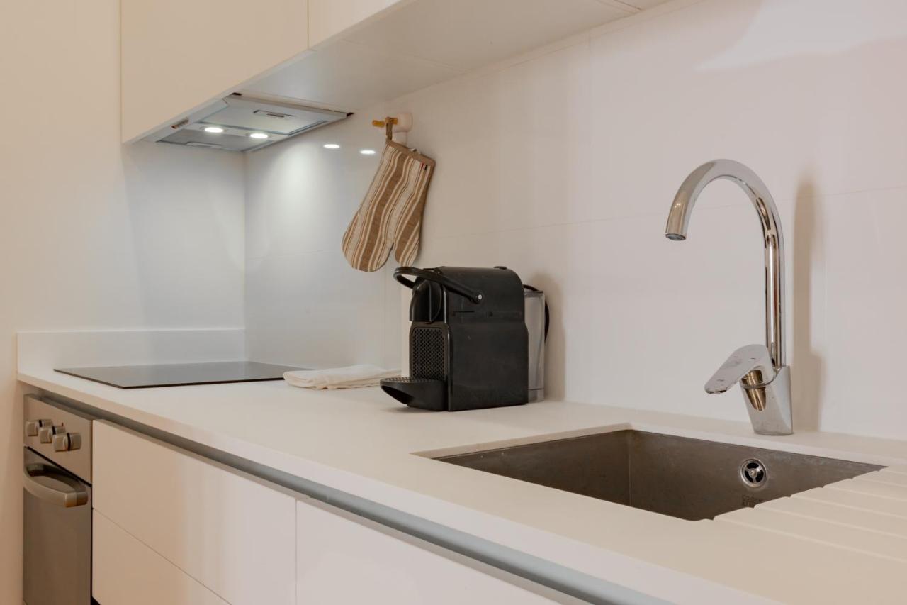 Charming Santos W/ Patio By Lovelystay Apartment Lisbon