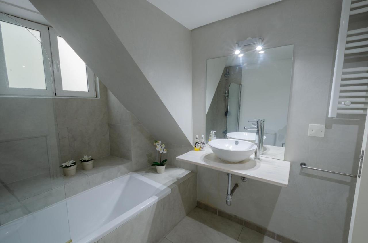 Liberty Avenue Apartment