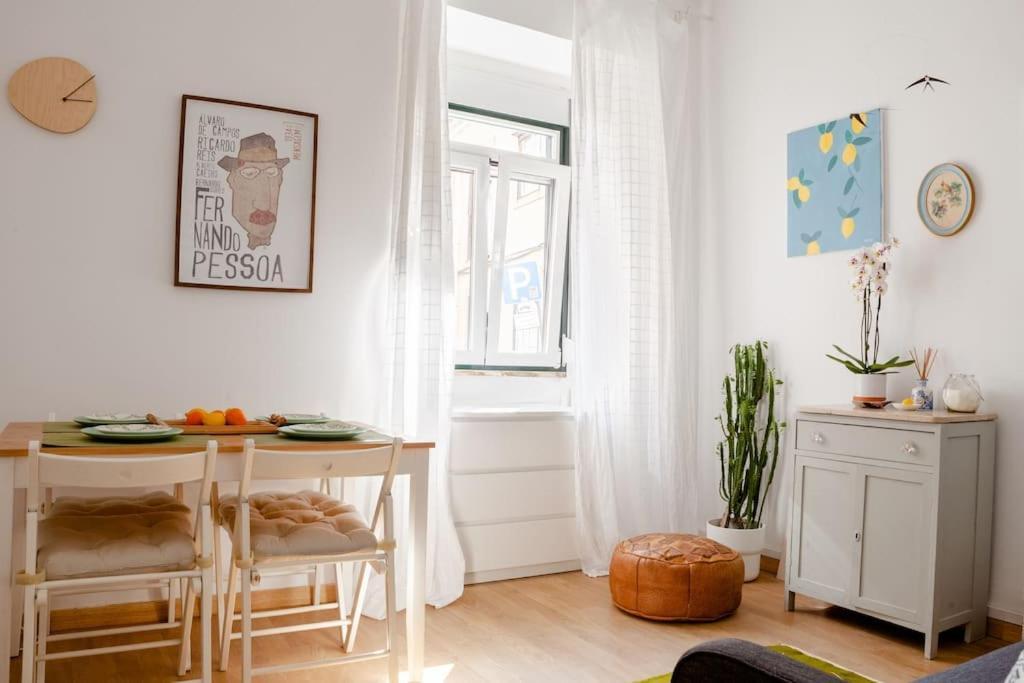 Two Bedroom Cozy Flat By River In Quiet Art Zone Lisboa
