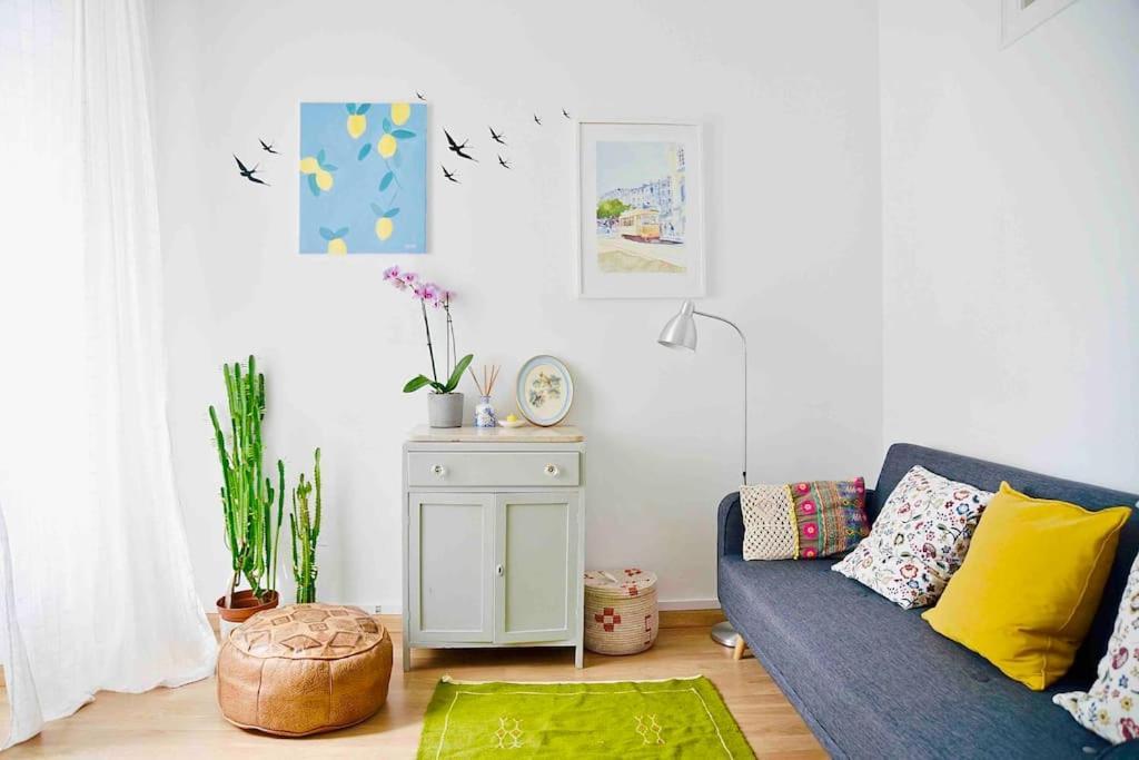 Two Bedroom Cozy Flat By River In Quiet Art Zone *