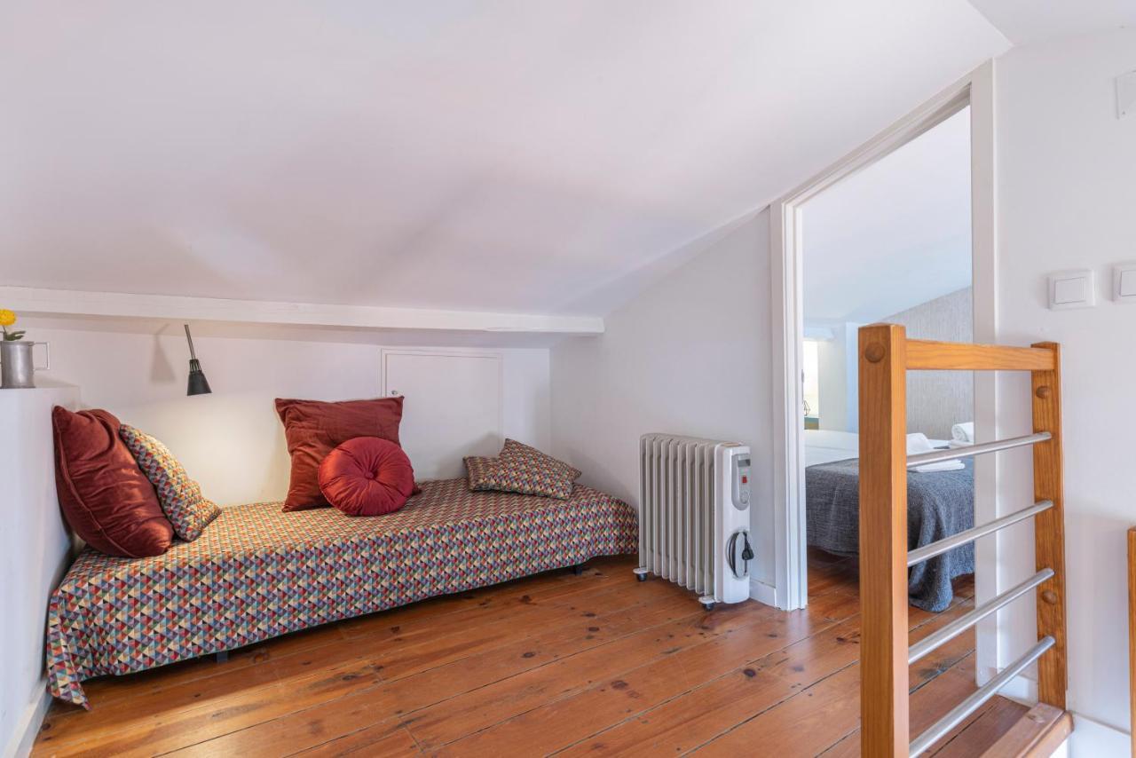 Alfama 2bdr Duplex W/ Balcony By Lovelystay