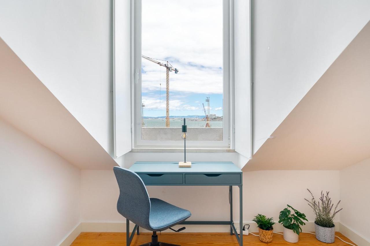 Whome Riverside View 2-bed For Remote Workers & Digital Nomads * Lisbon