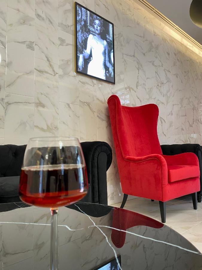 Hotel Hollywood By 4*