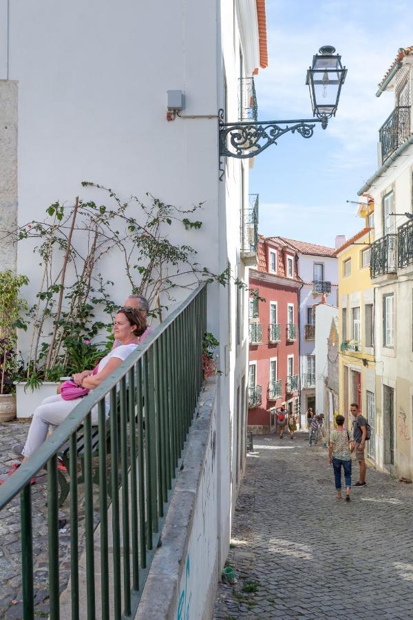 Typical Alfama Apartment, By Timecooler * Lisbon