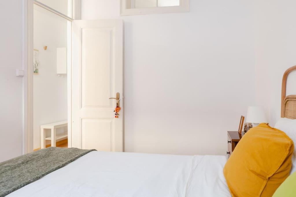 Two Bedroom Cozy Flat By River In Quiet Art Zone Apartment