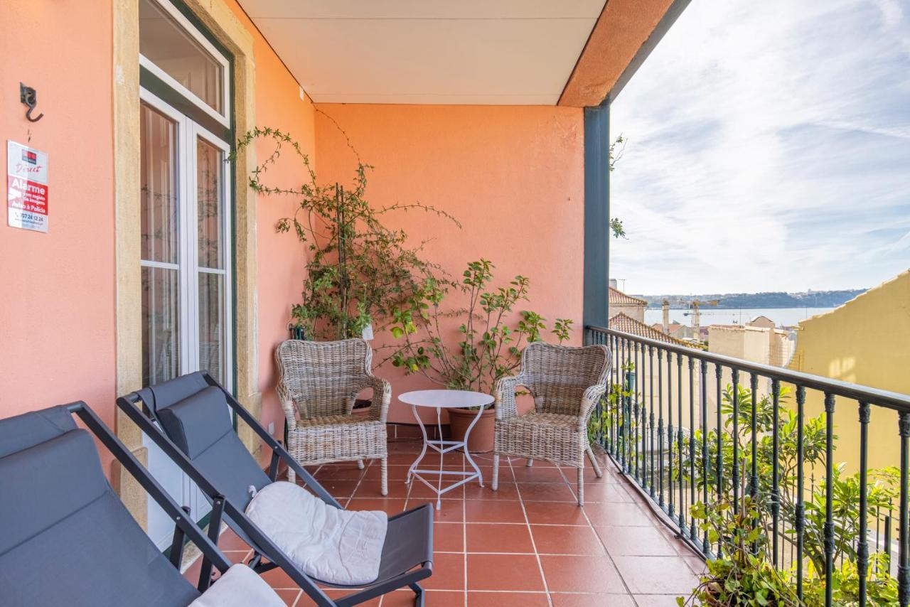 Castelo Design Aparment W/ Balcony & Super View By Lovelystay * Lisbon