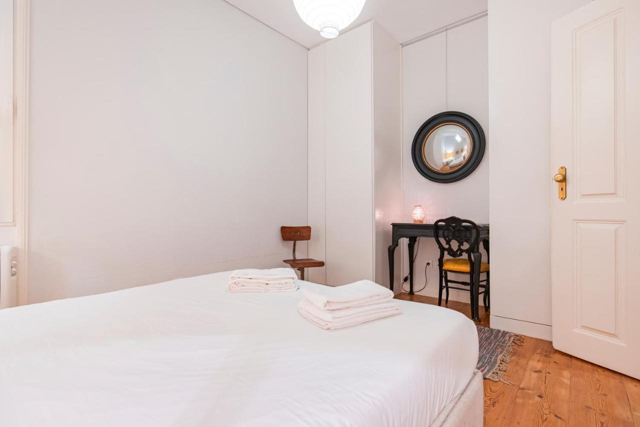 Castelo Design Aparment W/ Balcony & Super View By Lovelystay Apartment Lisbon