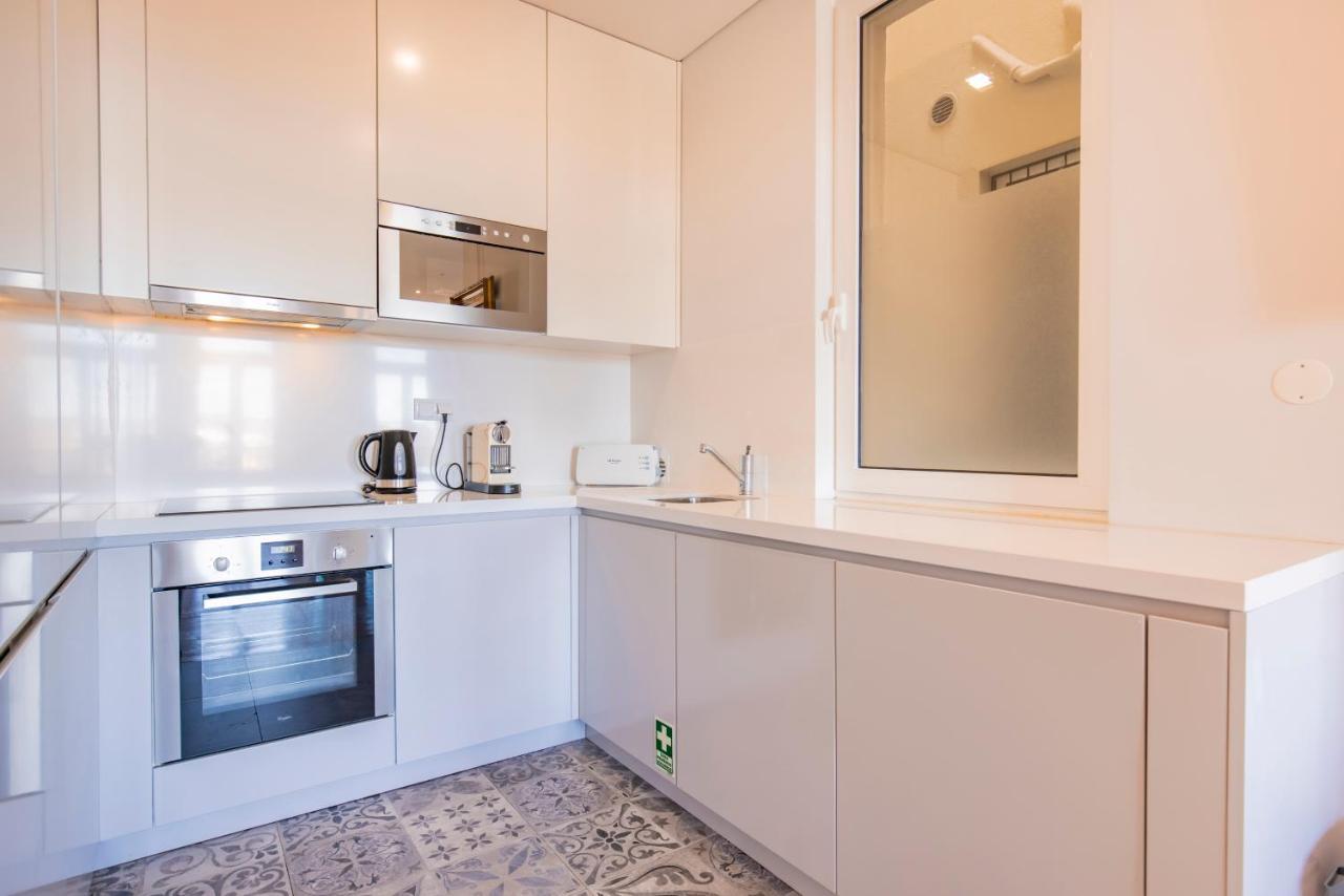 Castelo Design Aparment W/ Balcony & Super View By Lovelystay Apartment Lisbon