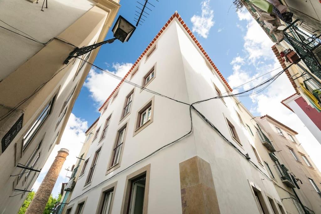 1e Brand New Right In The Heart Of Alfama