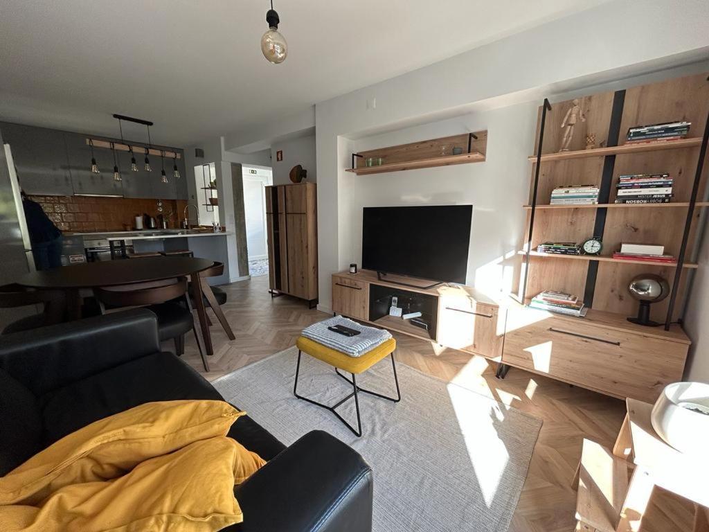 Apartment Simply Yellow *