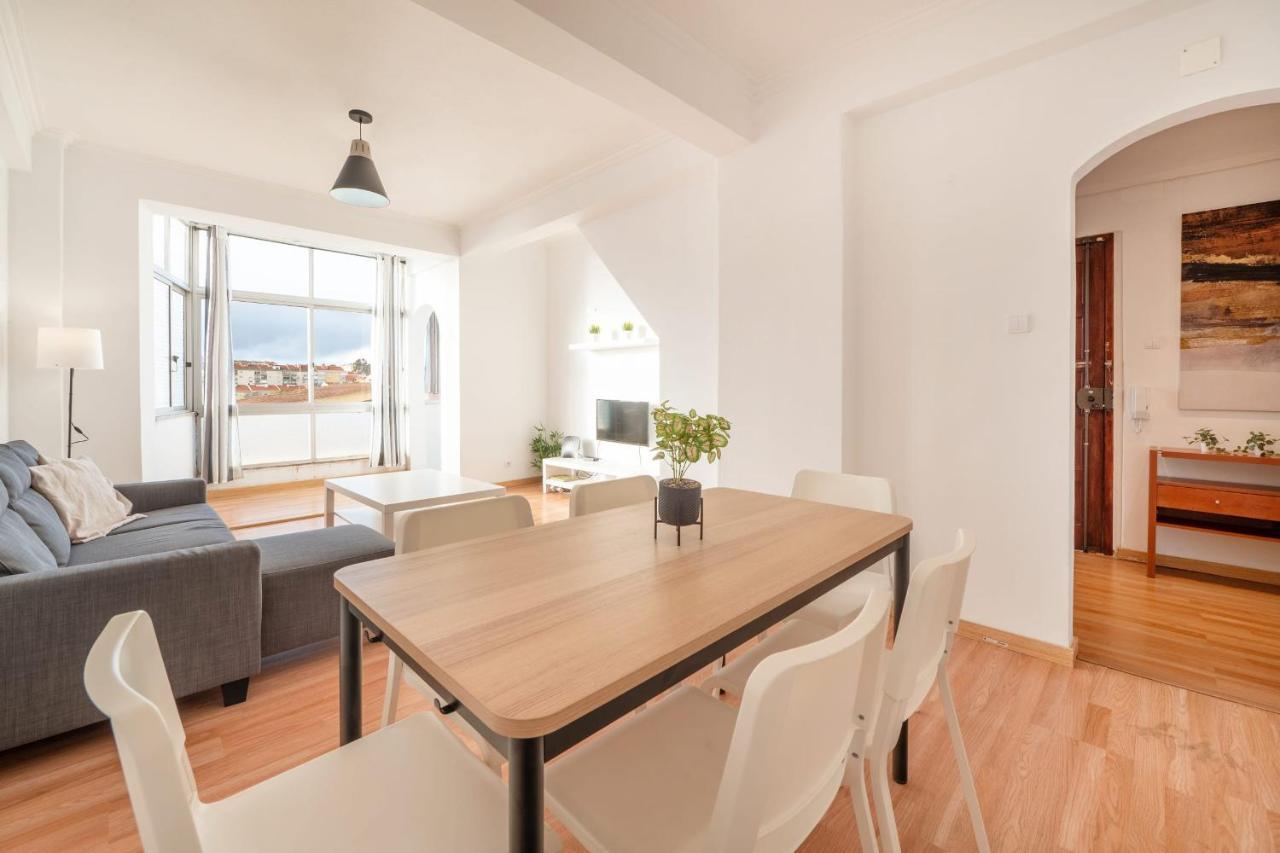 Guestready - Bright Flat Near Rio De Mouro Station Apartamento Lisboa