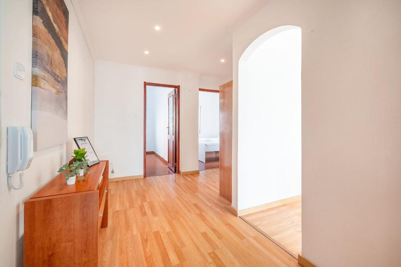 Guestready - Bright Flat Near Rio De Mouro Station Lisboa
