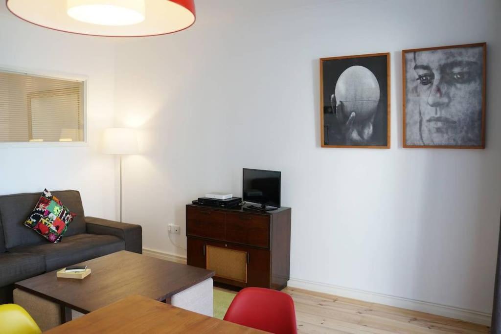 Two Bedroom In Historic Location! Close To The River Lisbon