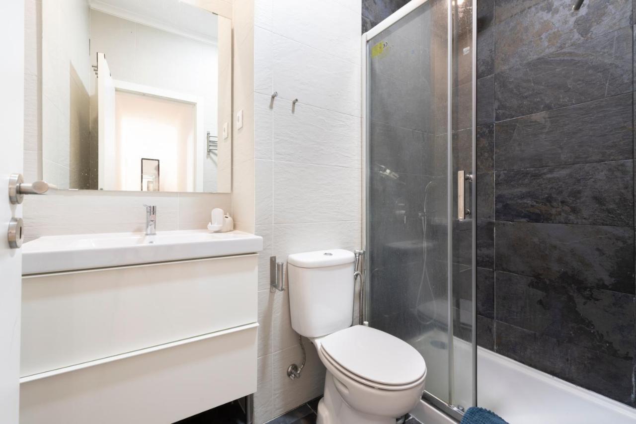 Comfy 3 Bedroom Campo De Ourique Lisbon