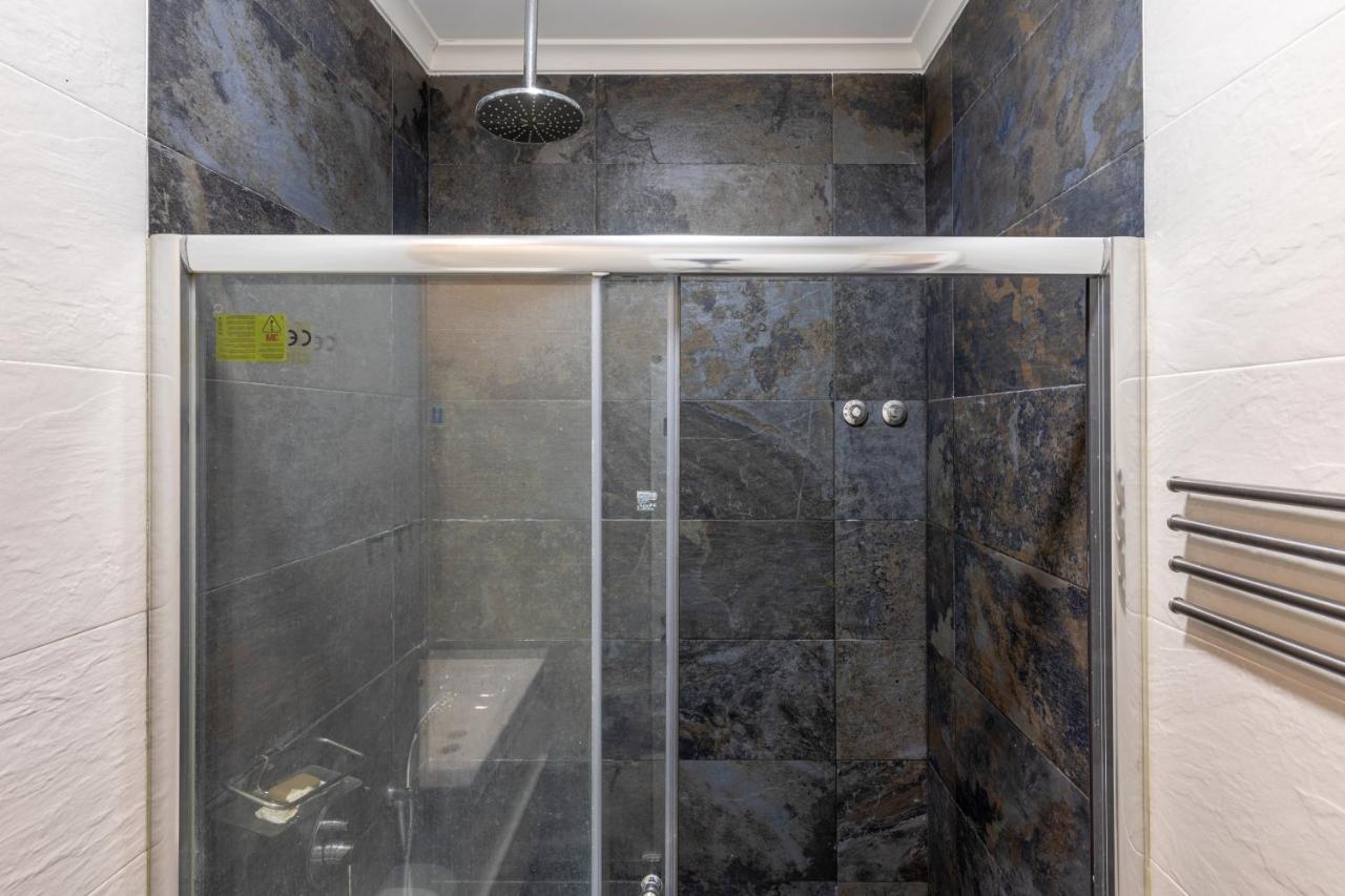 Comfy 3 Bedroom Campo De Ourique Lisbon