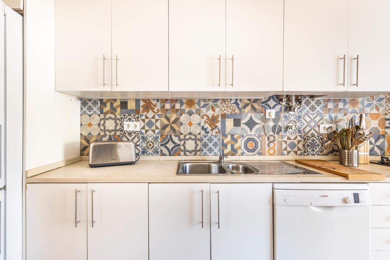 Comfy 3 Bedroom Campo De Ourique Apartment Lisbon