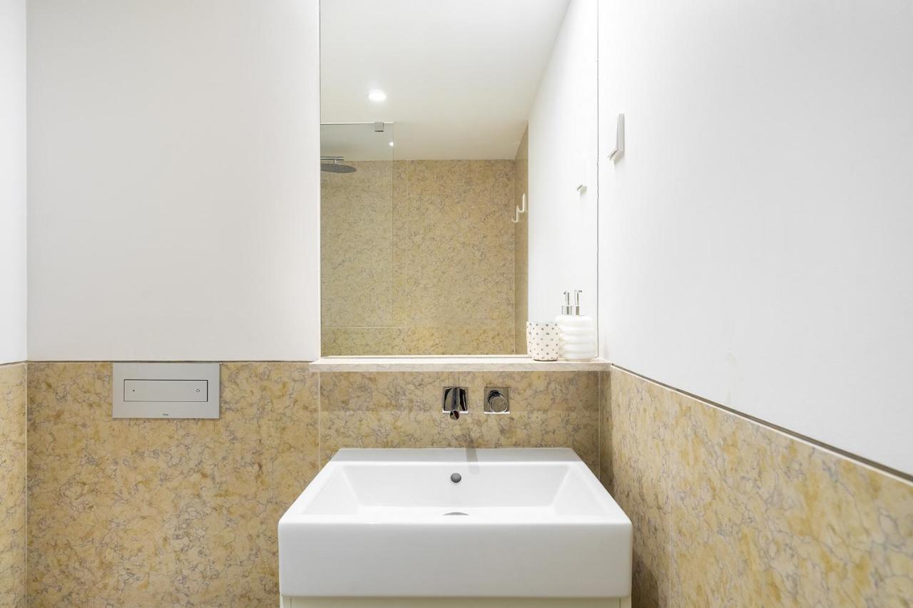 Whome View Penthouse Luxurious Living In With Ac & Elevator * Lisbon