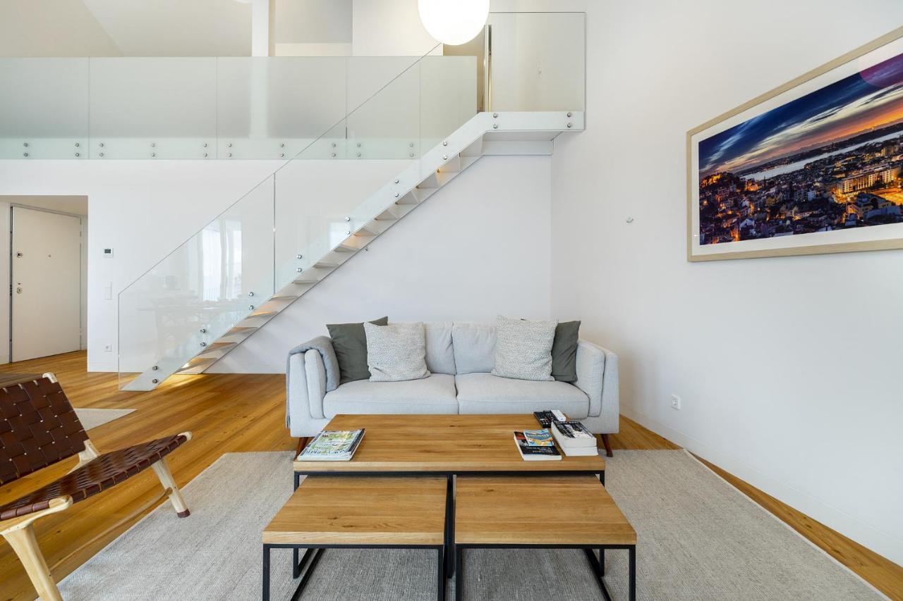 Whome View Penthouse Luxurious Living In With Ac & Elevator Apartment *
