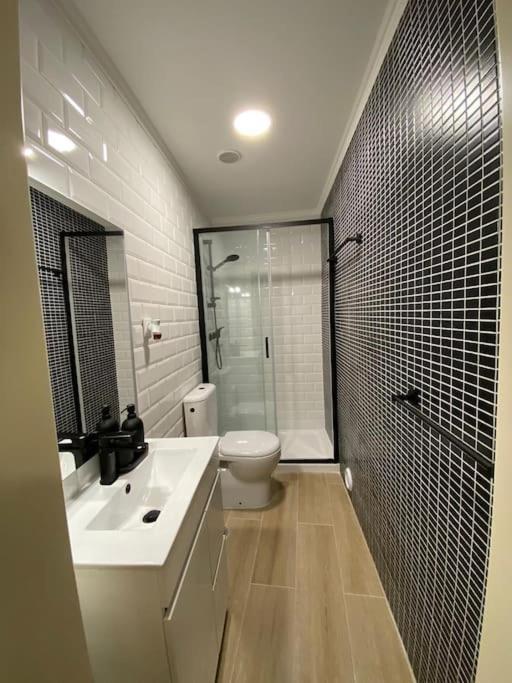Artistic Digital Getaway - Patio & Great Location! Apartamento Lisboa
