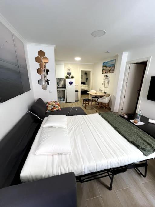Apartamento Artistic Digital Getaway - Patio & Great Location! Lisboa