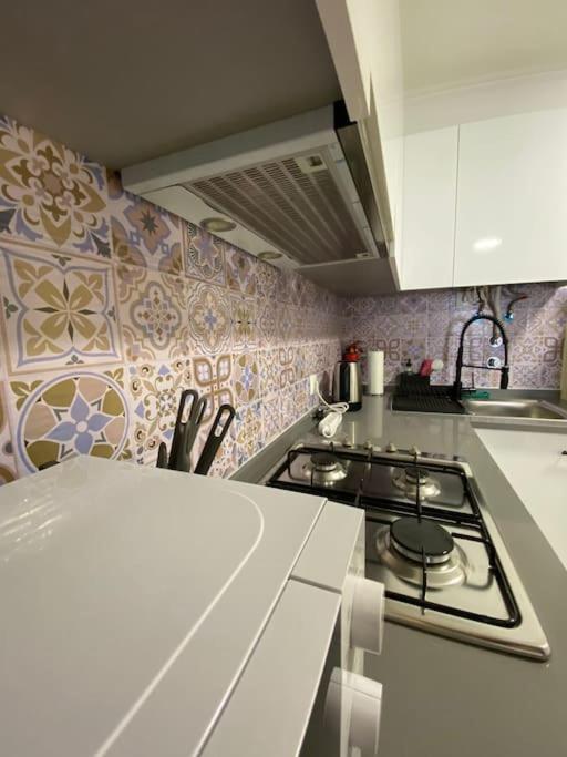 Artistic Digital Getaway - Patio & Great Location! Lisboa