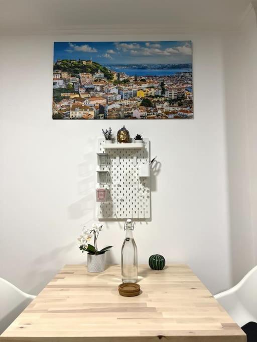 Artistic Digital Getaway - Patio & Great Location! * Lisboa