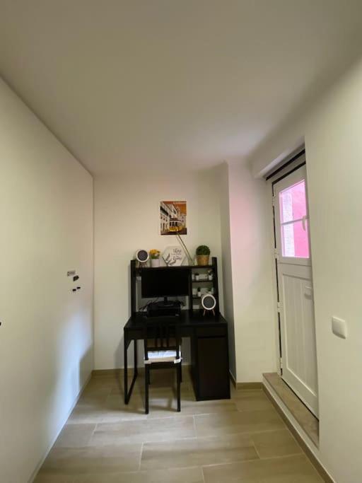 Artistic Digital Getaway - Patio & Great Location! Apartamento *