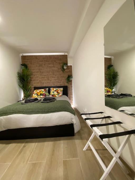 Artistic Digital Getaway - Patio & Great Location! * Lisboa