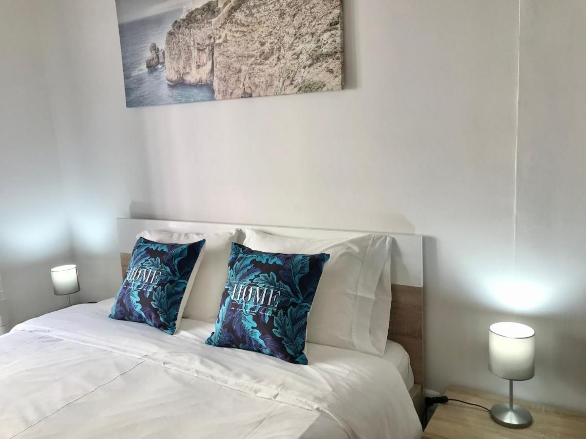 Bedroom Elegance Blue Homestay