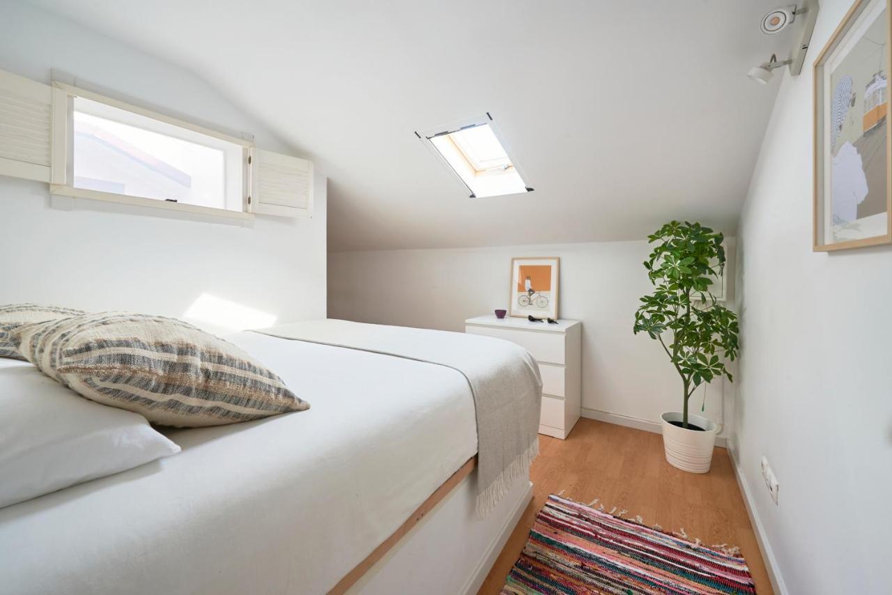 Apartment Bright W Balcony, Ac, Parking, By Timecooler *