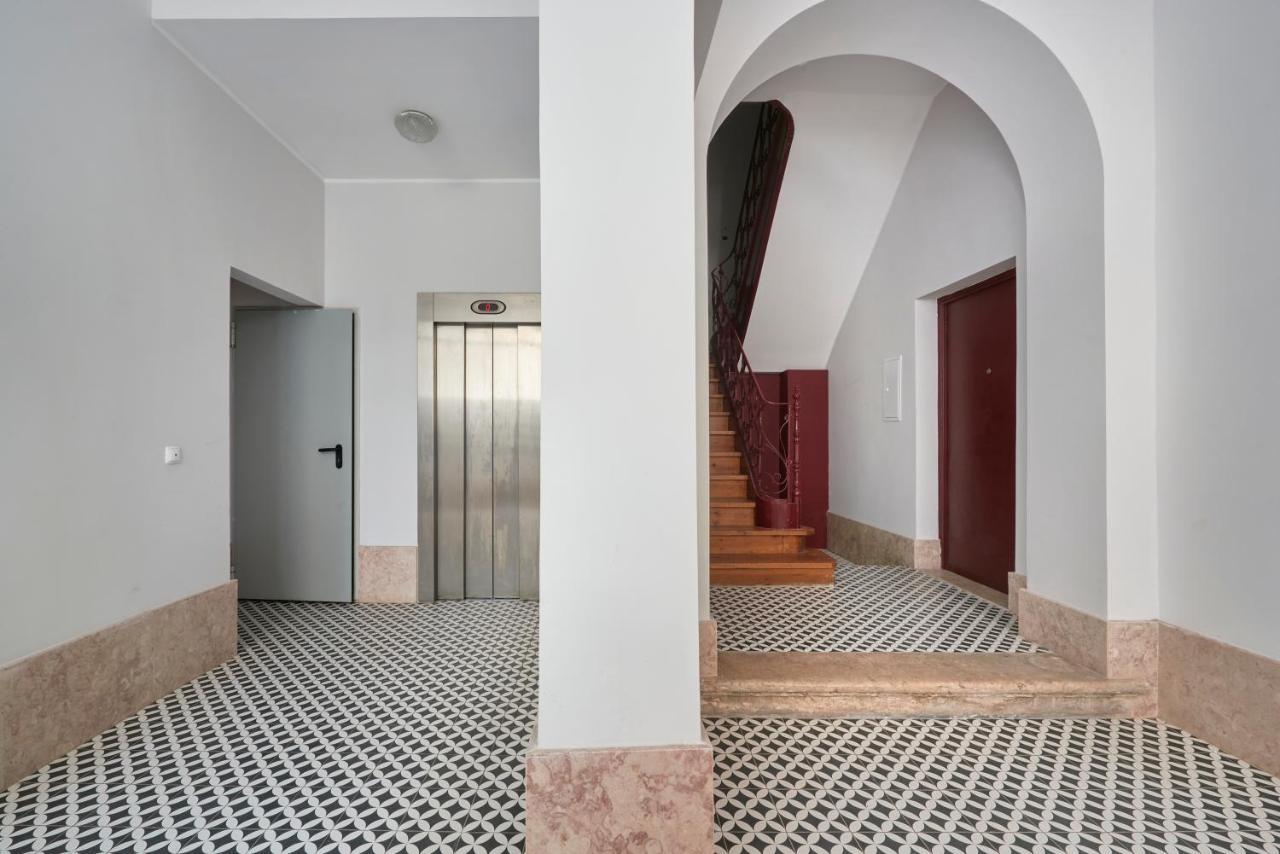 Bright W Balcony, Ac, Parking, By Timecooler Apartment *