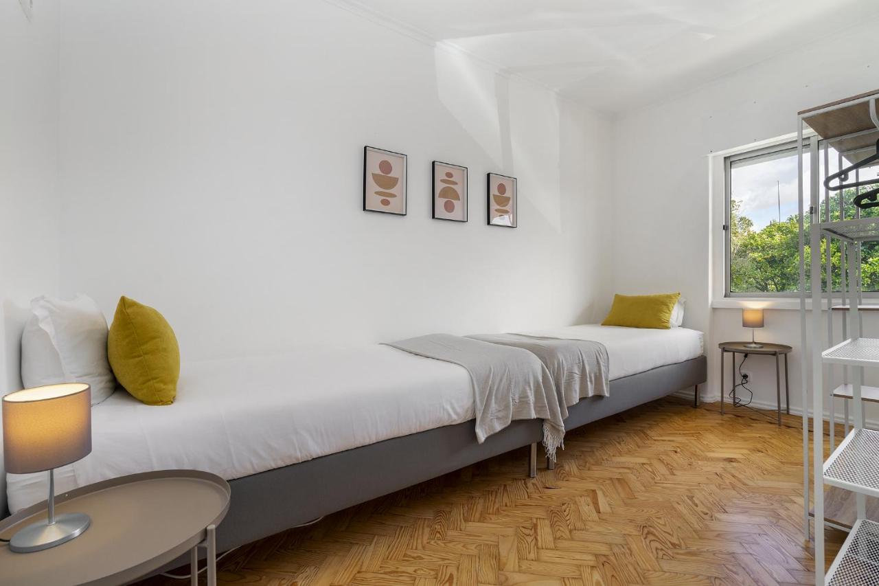 Whome Peaceful Alges Family Away From Noise Lisbon