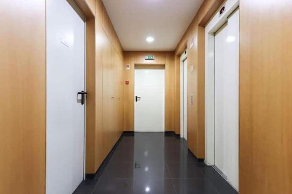 Parque Nacoes Flat W Parking Lisbon