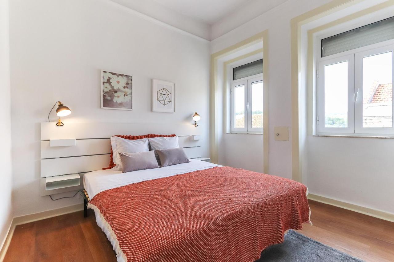 Portucale ! Stylish Campo Ourique Apartment Lisbon