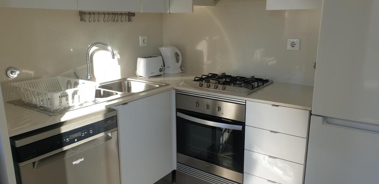 5min Walk From Subway Station & Free Parking Apartment *