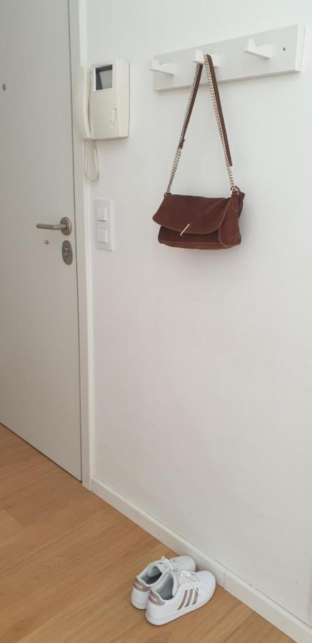5min Walk From Subway Station & Free Parking * Lisbon