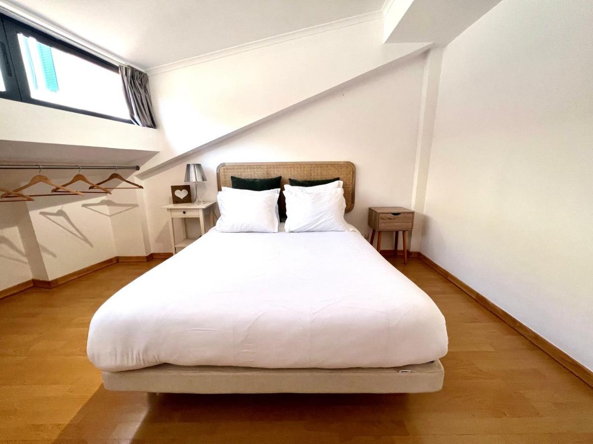 Gem I - Trendy Santos District Apartment Lisbon
