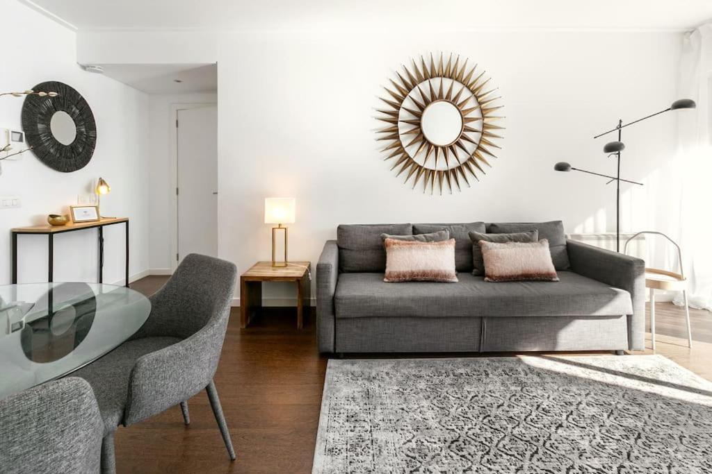 Apartment Metro & Pool *