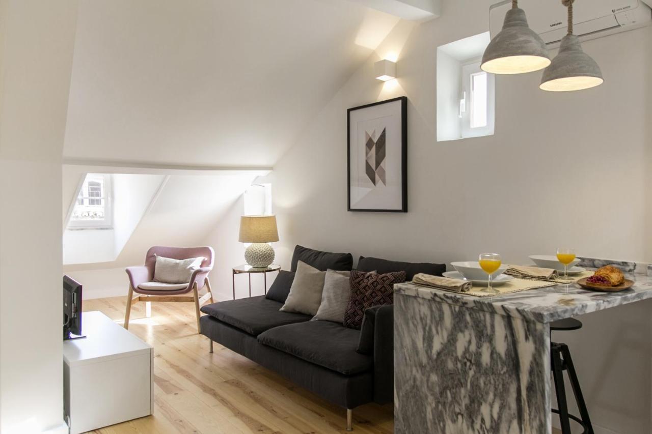 Apartment Romantic Nest For A Getaway At Downtown With Design Lisbon