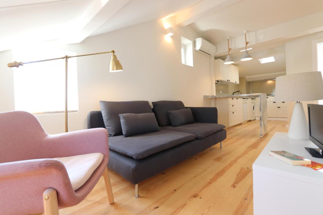 Apartment Romantic Nest For A Getaway At Downtown With Design Lisbon