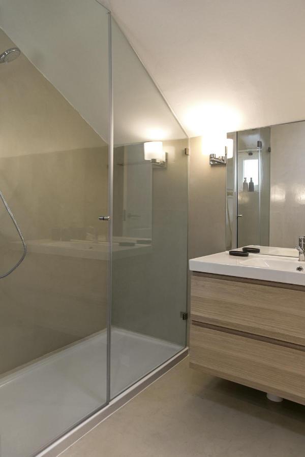 Apartment Romantic Nest For A Getaway At Downtown With Design Lisbon