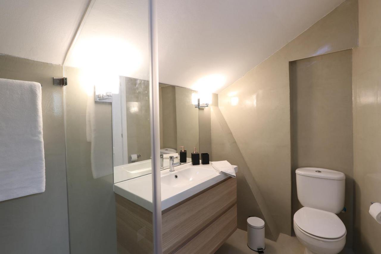 Apartment Romantic Nest For A Getaway At Downtown With Design Lisbon