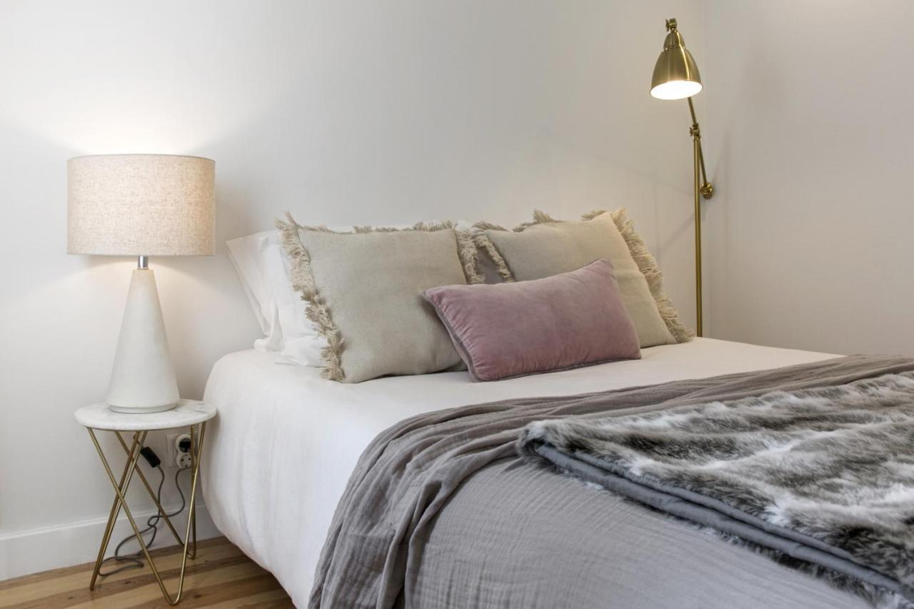 Apartment Romantic Nest For A Getaway At Downtown With Design *